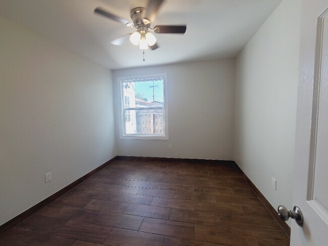 1413 E 53rd St unit 14, Los Angeles, CA 90011 - photo 6