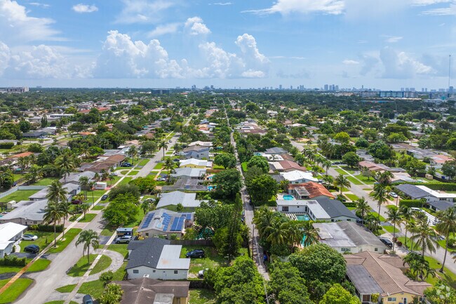 Lawn Acres offers a relaxed Hollywood vibe with vintage homes and a friendly neighborhood feel.