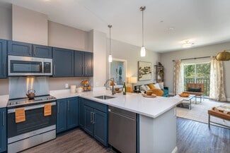 42 Wellman St, Lowell, MA 01851