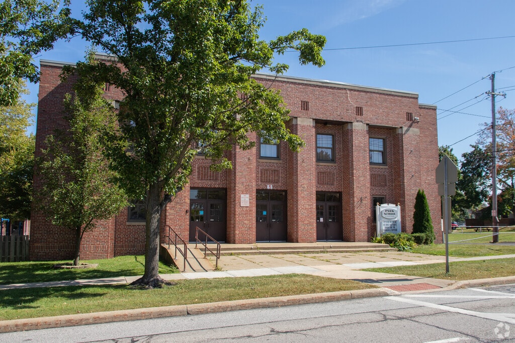 Park Elementary School provides education in the neighborhood of 
Outlying Geauga County.