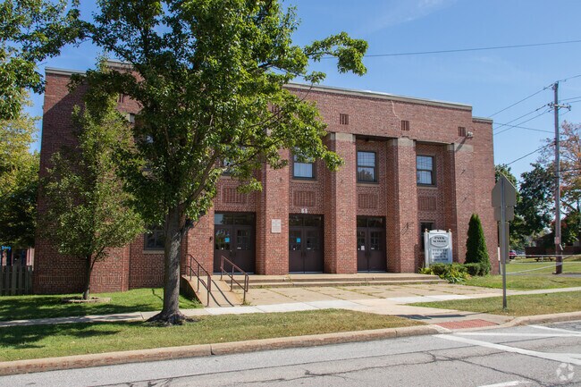 Children can easily walk or bike to Chardon's Park Elementary School.