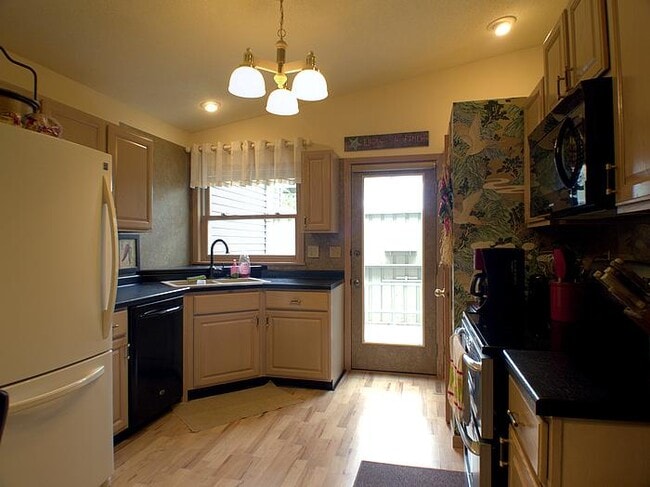 2509 Thomas Ct, Onalaska, WI 54650 - photo 2