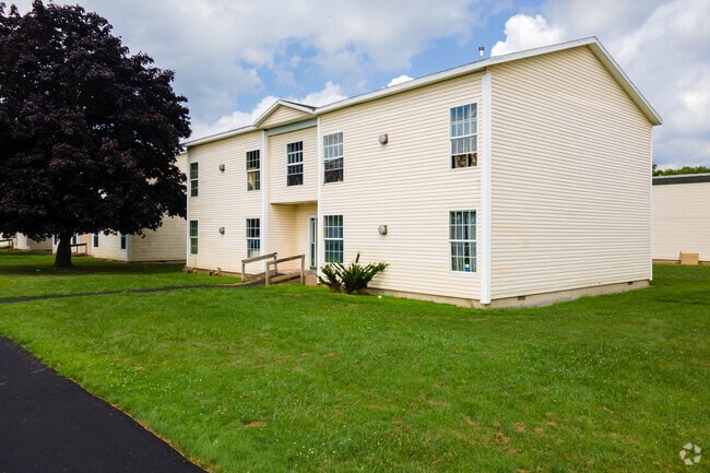 Fultonview Manor, Fulton, NY 13069 - photo 2