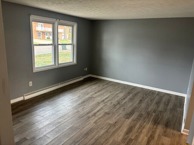 324 Pershing Ave NW unit 324 Pershing, Massillon, OH 44646 - photo 2