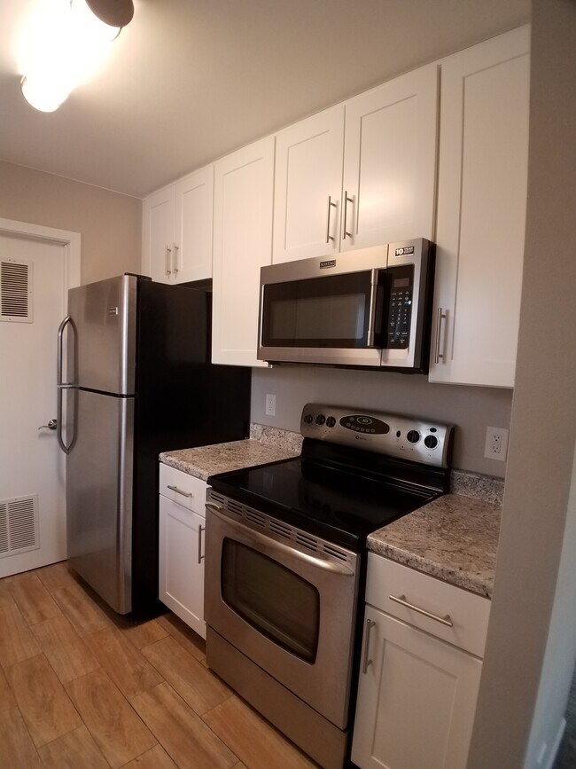 5801 Williamsburg Way unit 5803, Fitchburg, WI 53719 - photo 2