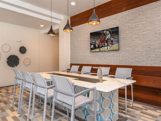 568 Dr Martin Luther King jr St S unit 307, Saint Petersburg, FL 33701 - photo 4