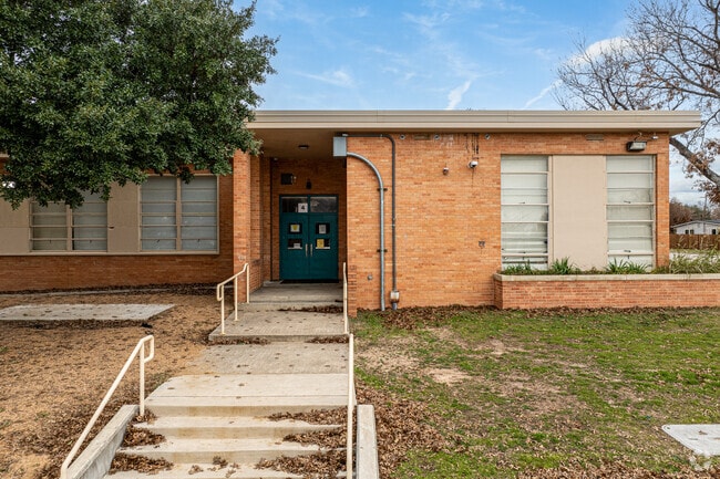 South Hills Elementary  School is a public school within Fort Worth, TX.