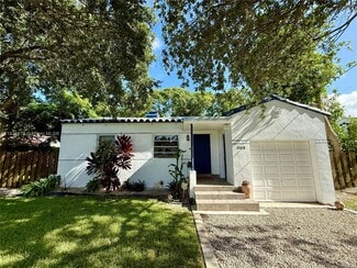 1102 NE 116th St, Biscayne Park, FL 33161