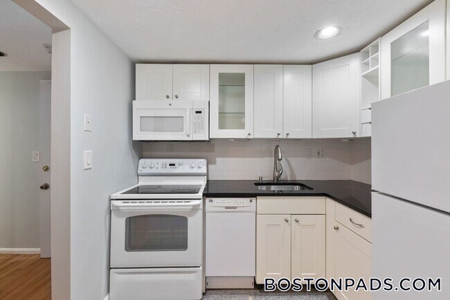 30 Peterborough St unit G, Boston, MA 02215 - photo 2