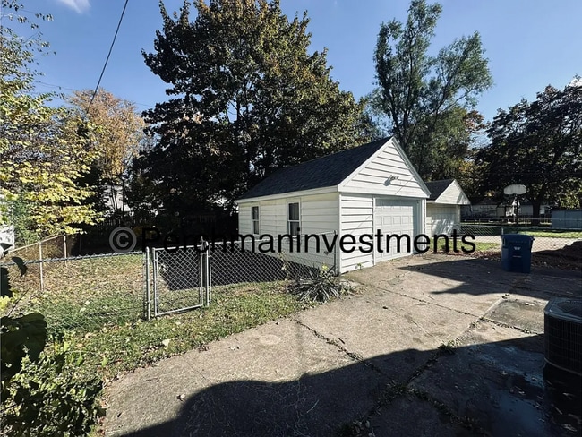 9576 Columbia St, Redford Township, MI 48239 - photo 3