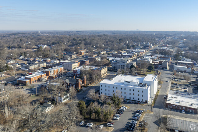Lincolnton is an older city with deep roots in agriculture and textile manufacturing.