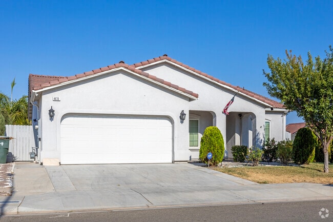 Some homes in Highway City feature Spanish tile roofing.