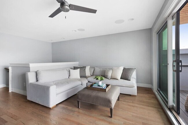 917 Southside Place unit ID1043947P, Nashville, TN 37203 - photo 3