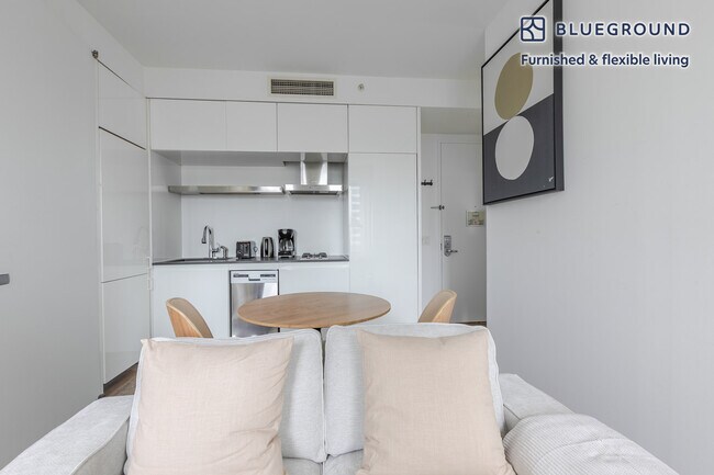 Cassa Residences unit FL38-ID2027, New York, NY 10036 - photo 2