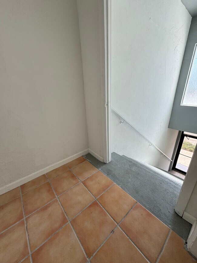 218 Tamiami Trail S unit 1 Studio, Venice, FL 34285 - photo 4