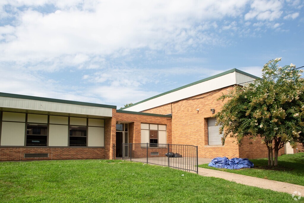 An entry shot for Eddystone Elementary School.
