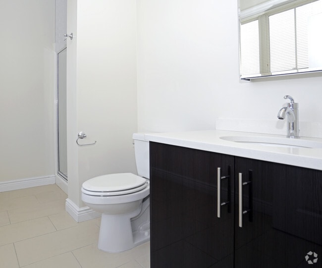 St George, Harrison, NJ 07029 - photo 7