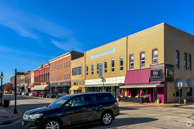 Explore downtown Pekin and see why it's a local favorite for shopping and dining.