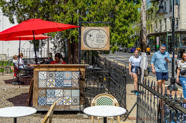 Chic cafes and vibrant patios spill onto the sidewalks, blending the town’s relaxed spirit with the pleasures of open-air dining.