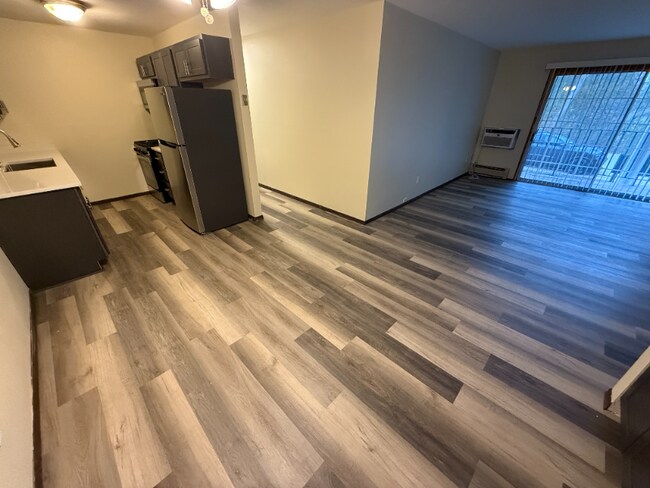 202 Williamsburg Dr unit 2, Thiensville, WI 53092 - photo 3