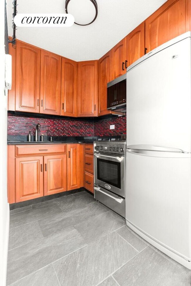Salem House Condos, New York, NY 10028 - photo 4