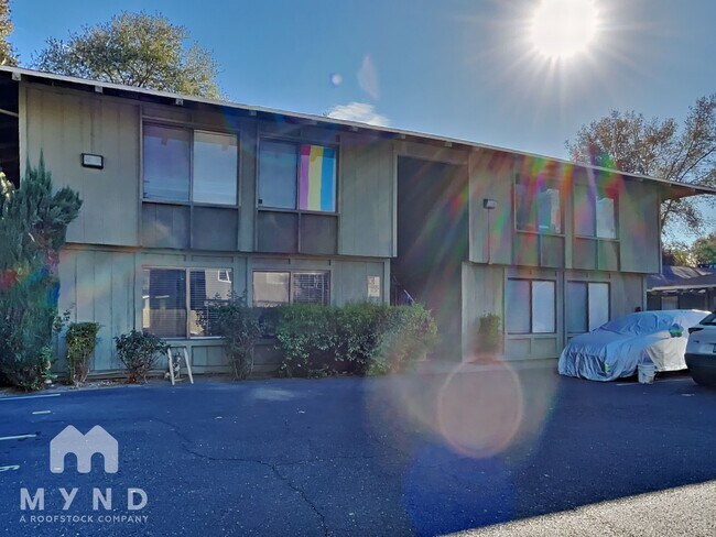 2336 Villanova Cir unit 8, Sacramento, CA 95825 - photo 4