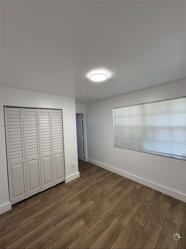 617 NW 3rd Ave, Hallandale Beach, FL 33009 - photo 3