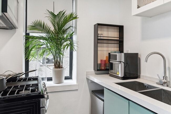 411 E Girard Ave unit 1, Philadelphia, PA 19125 - photo 4