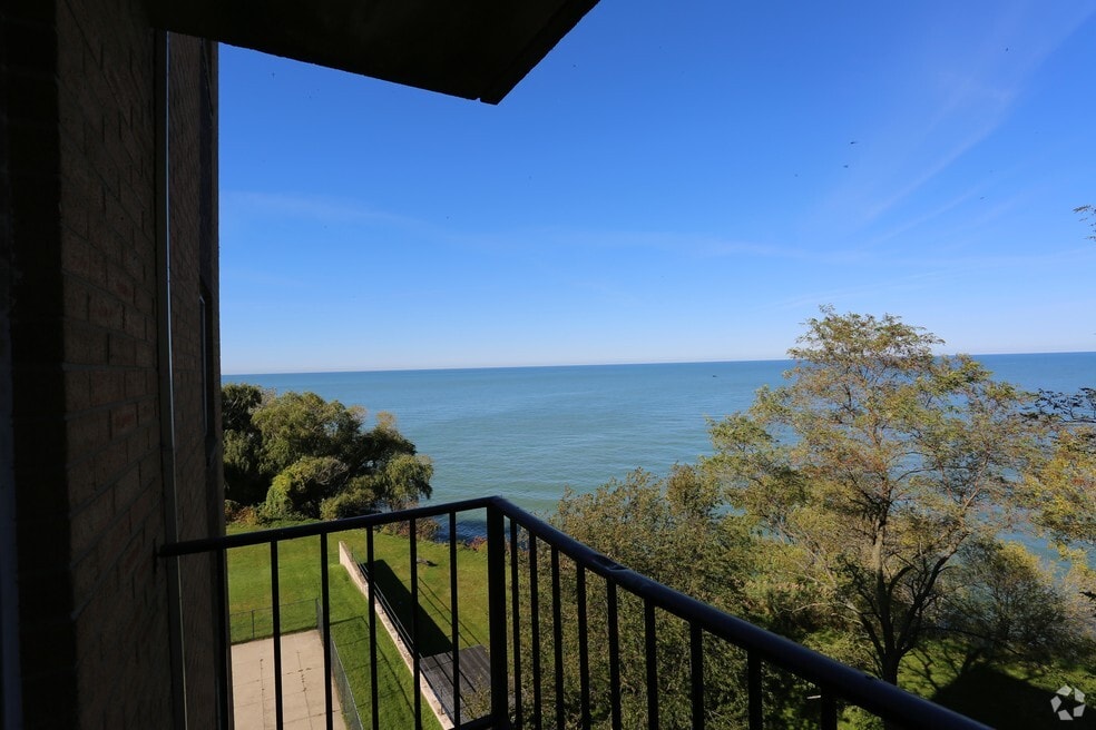 Sandcrest Apartments