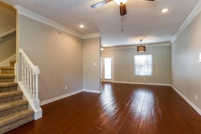 612 Spruce Dr, Conroe, TX 77302 - photo 2