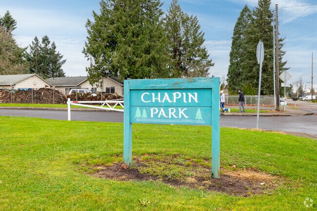 A sign on Warner Parrott Rd welcomes you to Chapin Park in Oregon City.