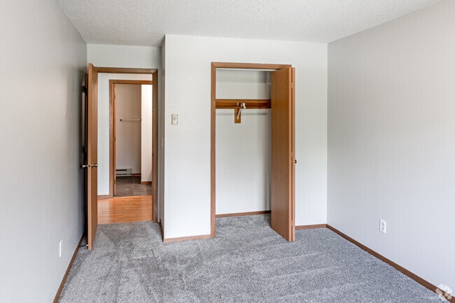 Suite Liv'n - Marshall, Marshall, MN 56258 - photo 6