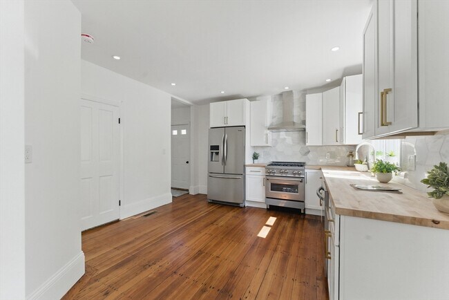 80 Shirley St unit 3, Winthrop, MA 02152 - photo 4