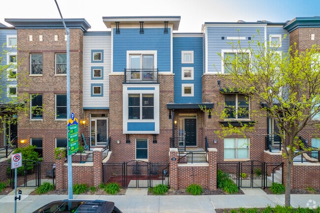 There are tons of new construction townhomes and condos in Downtown Des Moines.