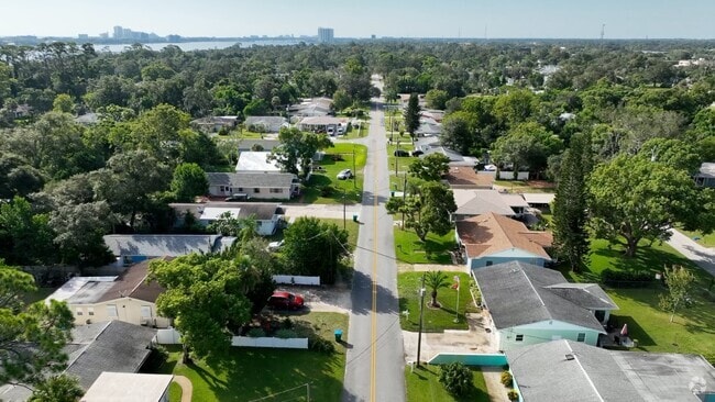 HollyHill_1009383_EB_070825_FINAL