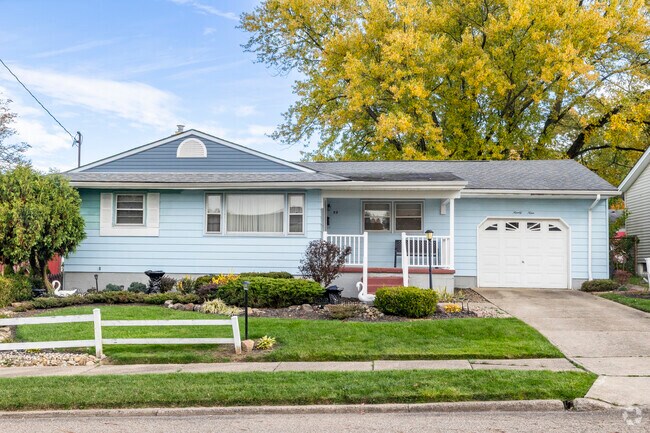 Lincoln Knolls offers a sense of small town charm on its residential streets.