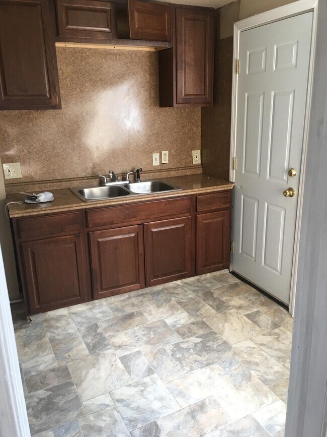 18605 Kelly Rd, Detroit, MI 48224 - photo 3