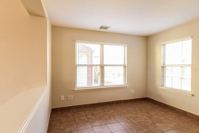 29415 Legends Hill Dr, Spring, TX 77386 - photo 4