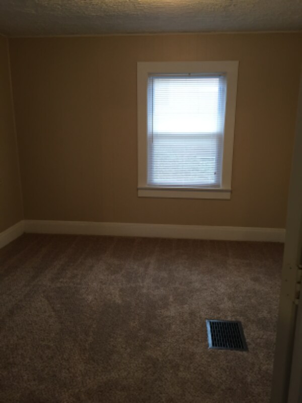 1251 Carolina Ave, Bristol, TN 37620
