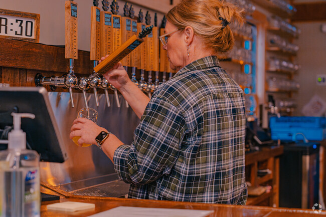 Patrons of Oakholm Brewing Company can choose from a wide selection of beers.