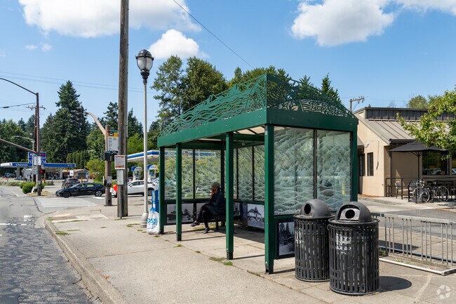 Public transit near Horizon View links residents to light rail and major Seattle hubs.