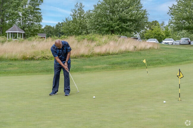 Oxford Greens is a great place to work on the basic mechanics of your golf game in Oxford.