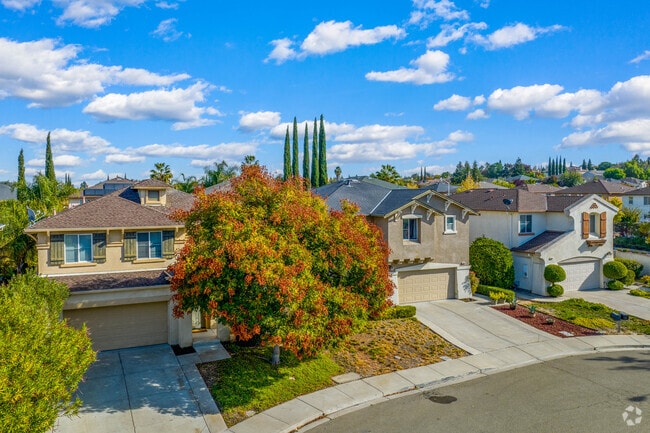 Lone Tree Valley residents have vibrant landscapes to enjoy.