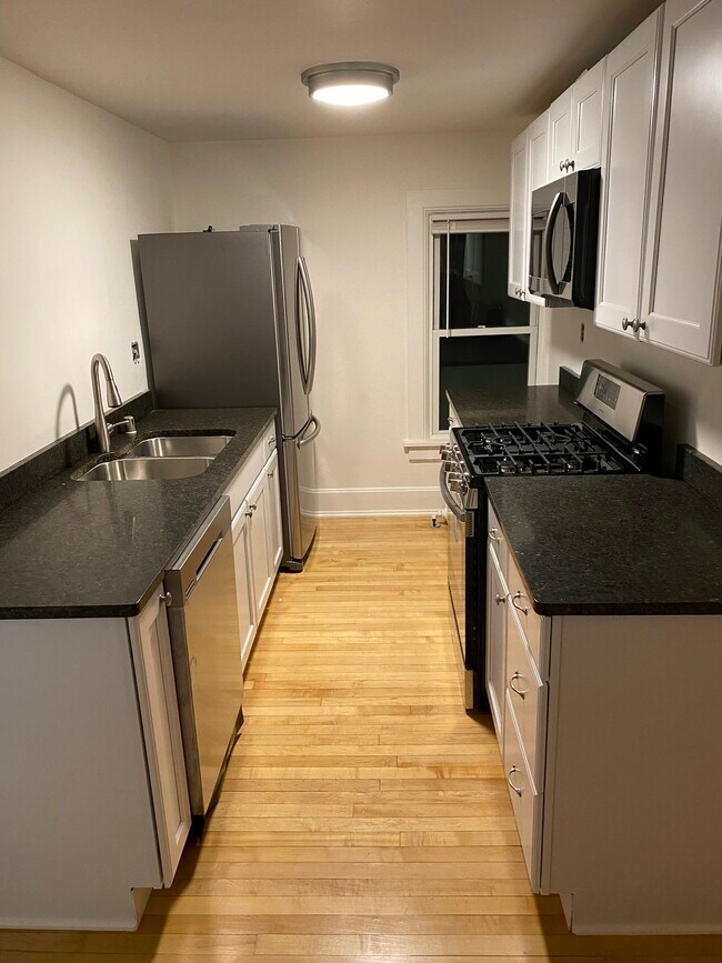 2416 E Washington Ave unit 1, Madison, WI 53704 - photo 6