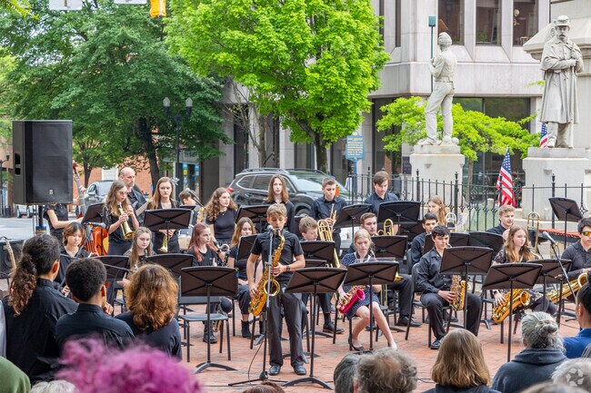 Music Friday in Lancaster City happens on the 3rd Friday of the month from May to September.