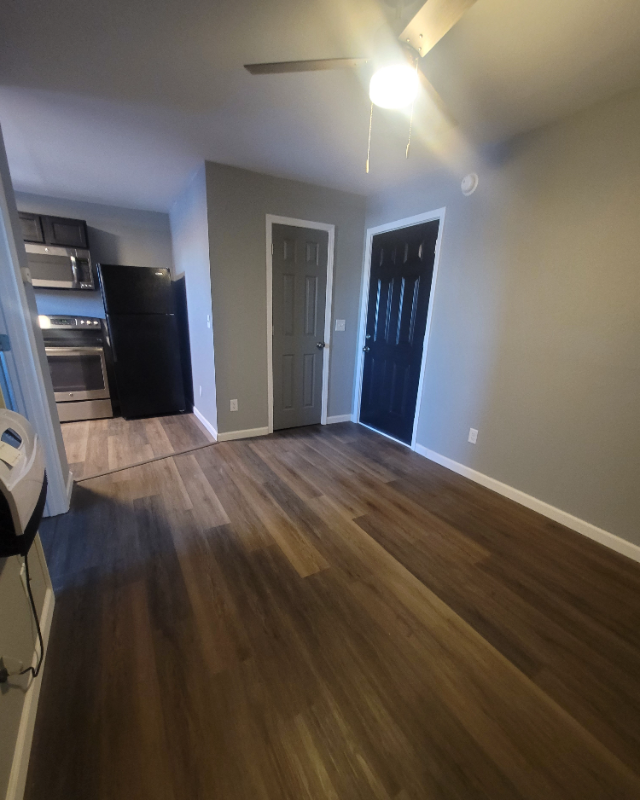 409 N Sterling Ave Unit 2B, Sugar Creek, MO 64054