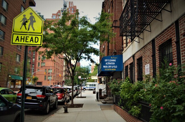 305 E 95th St unit ID1032002P, New York, NY 10128 - photo 4