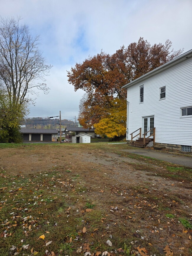 409 S 3rd St, Coshocton, OH 43812 - photo 4