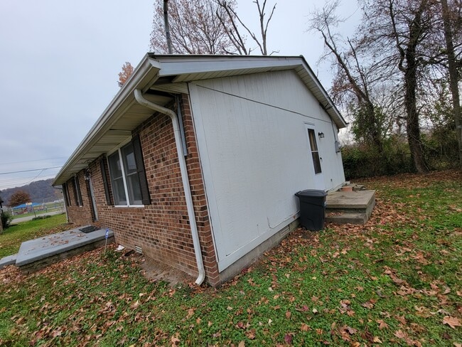 5 Shawnee Acres Cir, Dunbar, WV 25064 - photo 3