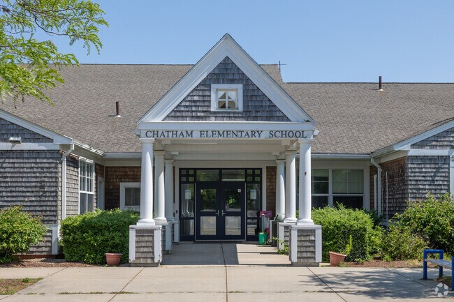 Chatham Elementary School serves K–4 and earns an A-minus on Niche.
